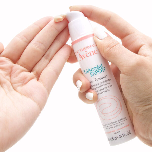 Kem giảm thâm mụn Avène Triacneal Expert Emulsion 30Ml