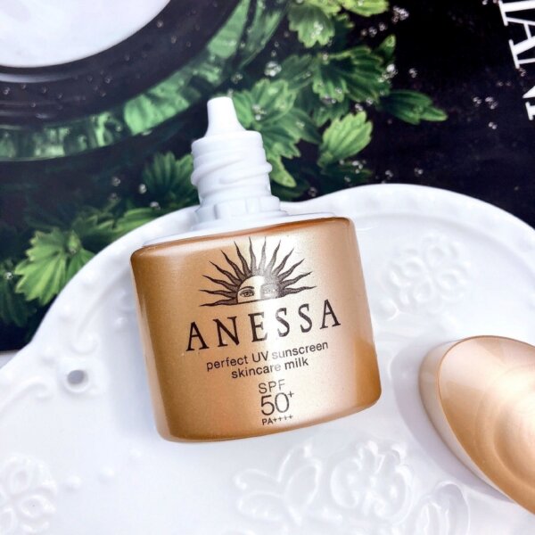 Sữa chống nắng bảo vệ hoàn hảo Anessa Perfect UV Sunscreen Skincare Milk SPF50+, PA++++ 12ml