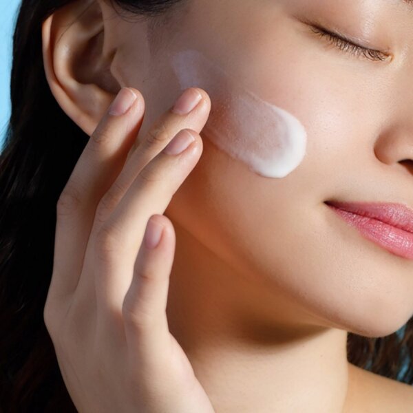 Sữa chống nắng dưỡng da bảo vệ hoàn hảo Anessa Perfect UV Skincare Milk SPF 50+ PA++++ 60ml + Xịt chống nắng dưỡng da hoàn hảo 60g