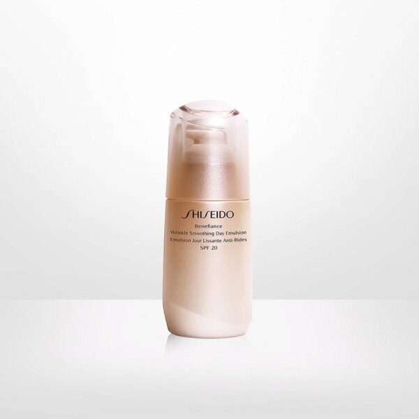 Sữa dưỡng da chống lão hóa ban ngày Shiseido Benefiance Wrinkle Smoothing Day Emulsion SPF 30 PA+++ 75ml