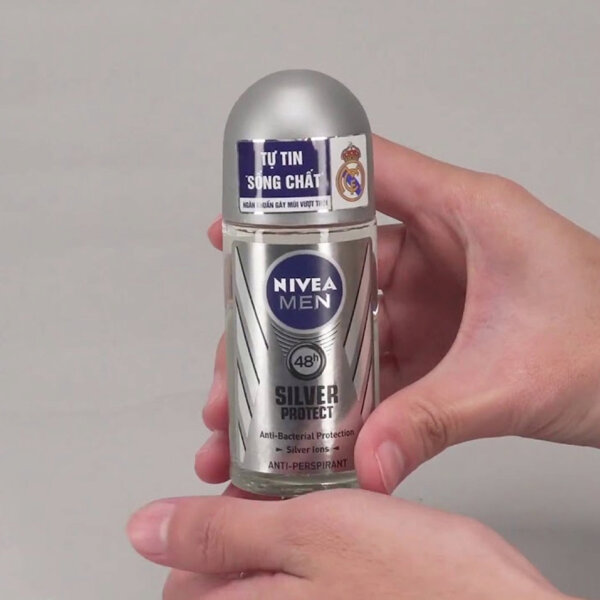 Lăn ngăn mùi nam phân tử bạc Nivea 50ml
